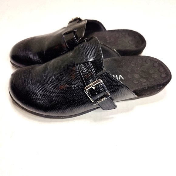 Vionic Mallory Snake Embossed Comfort Black Faux Leather Clog Slip On Shoes Sz 7 - Picture 2 of 10